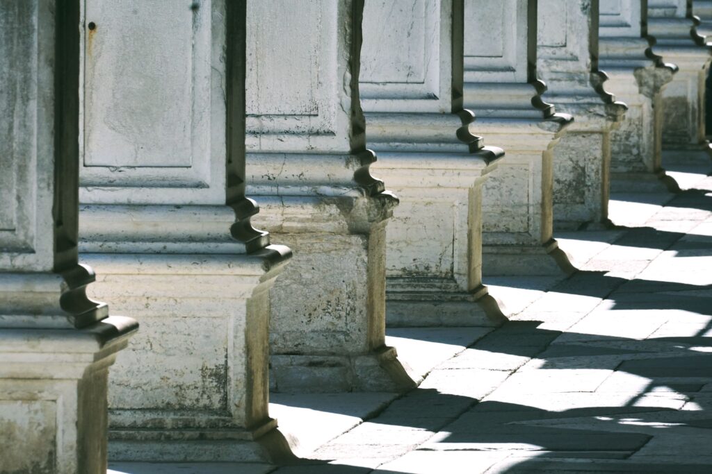 Philosophy and Architecture: Social Inequalities and Cities